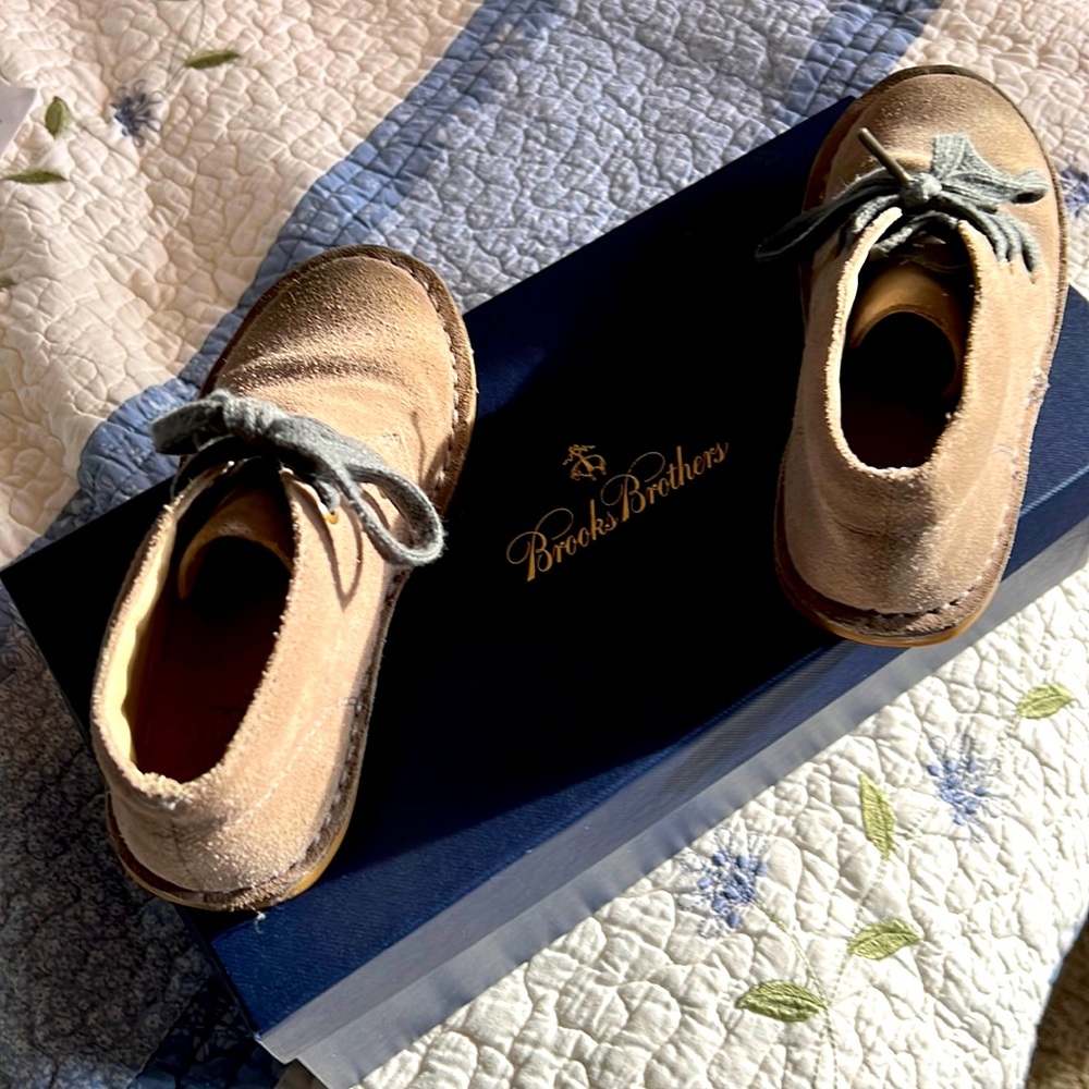Brooks Brothers Taupe Grey sued shoes for child